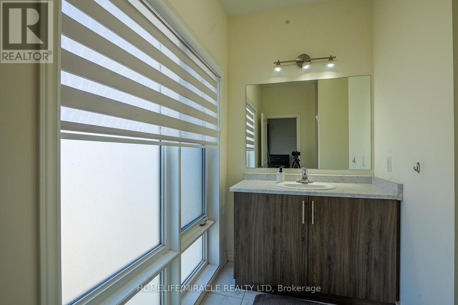 23 Arrowview Drive, Brampton, ON - Indoor Photo Showing Other Room