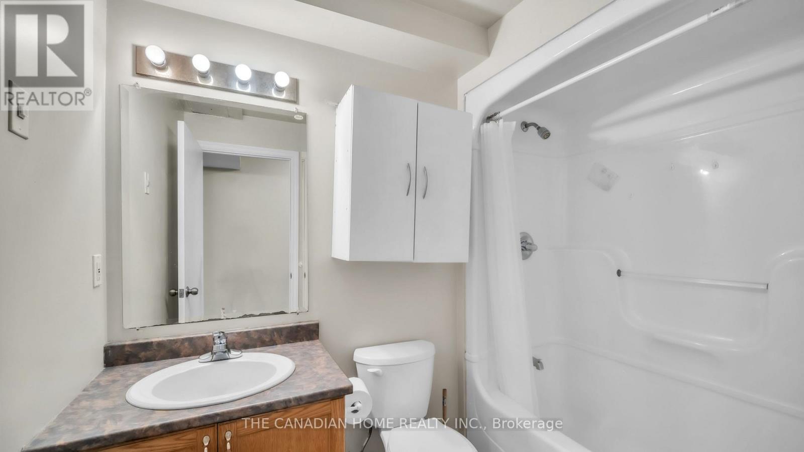 45 Oak Street, Belleville, ON - Indoor Photo Showing Bathroom