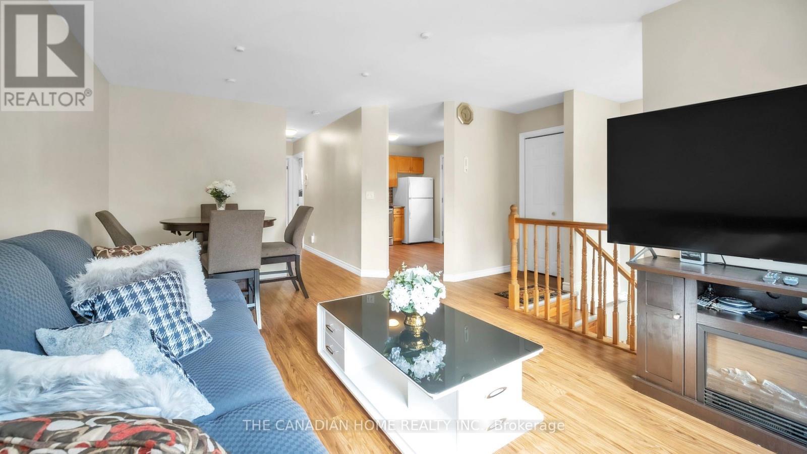 45 Oak Street, Belleville, ON - Indoor Photo Showing Living Room