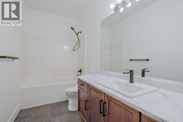 755 Birch Avenue, Kelowna, BC - Indoor Photo Showing Bathroom