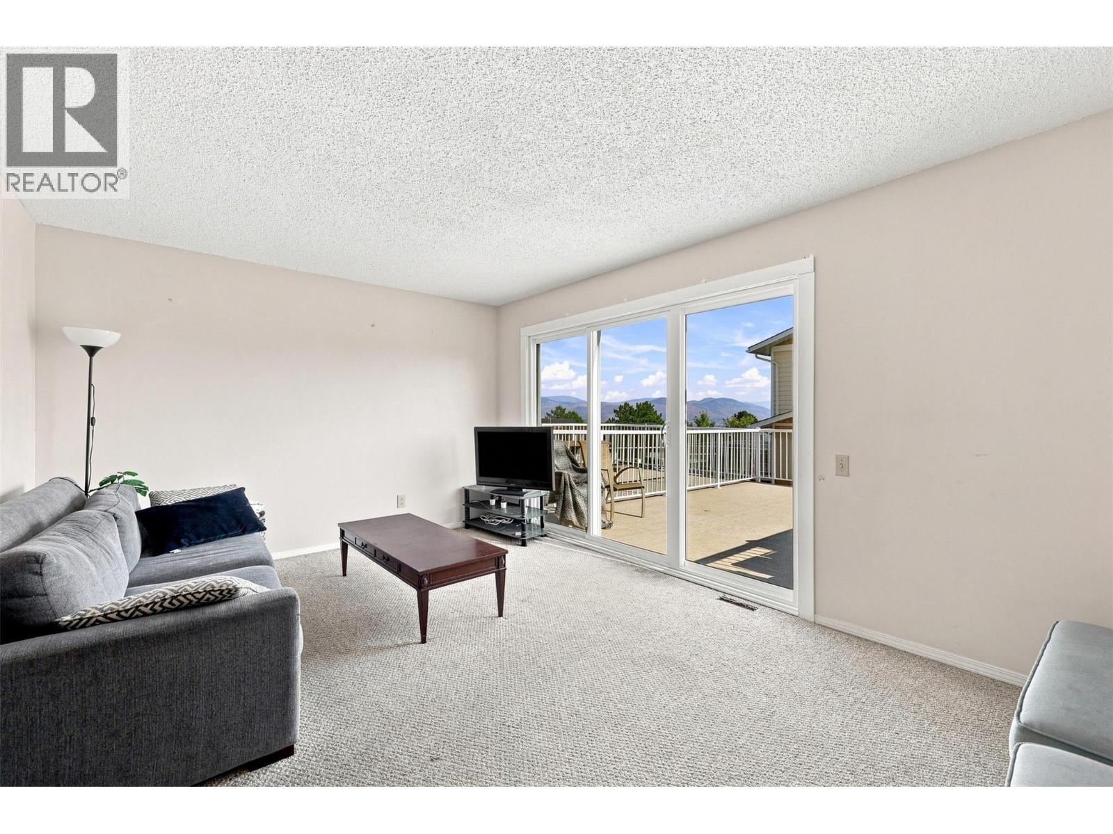 643 Mcbeth Place Unit# 106, Kamloops, BC - Indoor Photo Showing Living Room