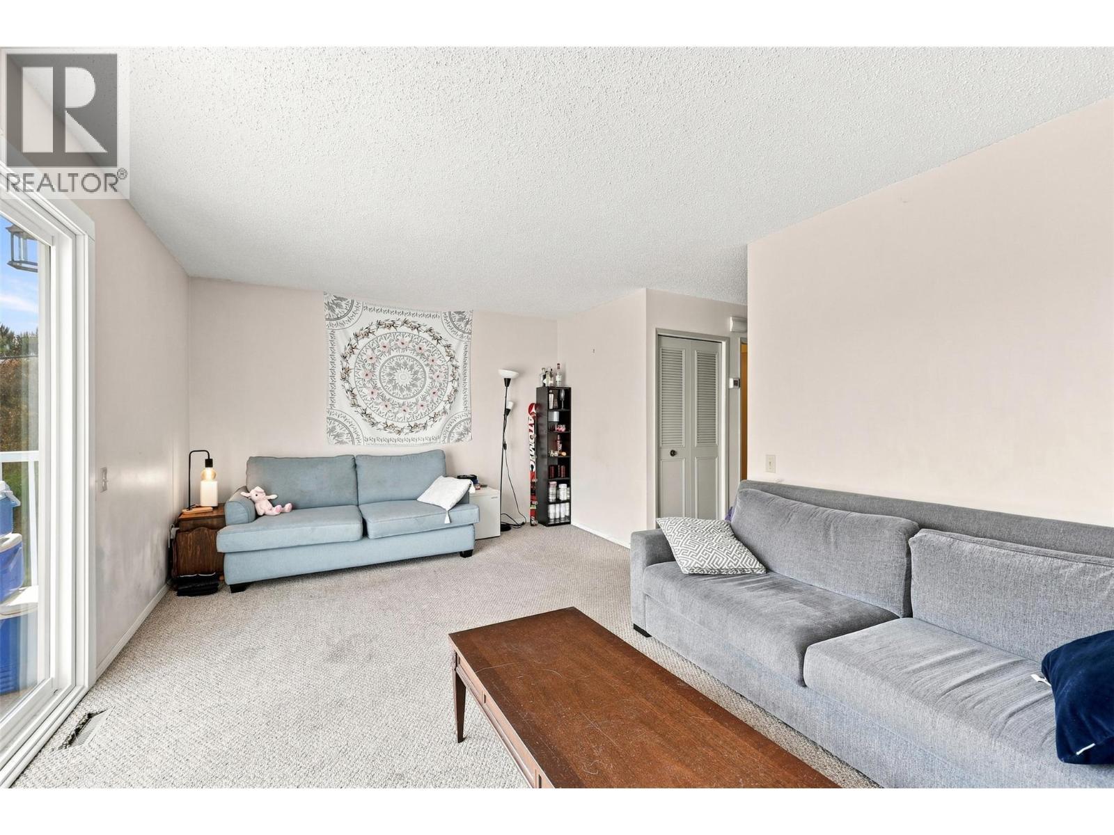 643 Mcbeth Place Unit# 106, Kamloops, BC - Indoor Photo Showing Living Room
