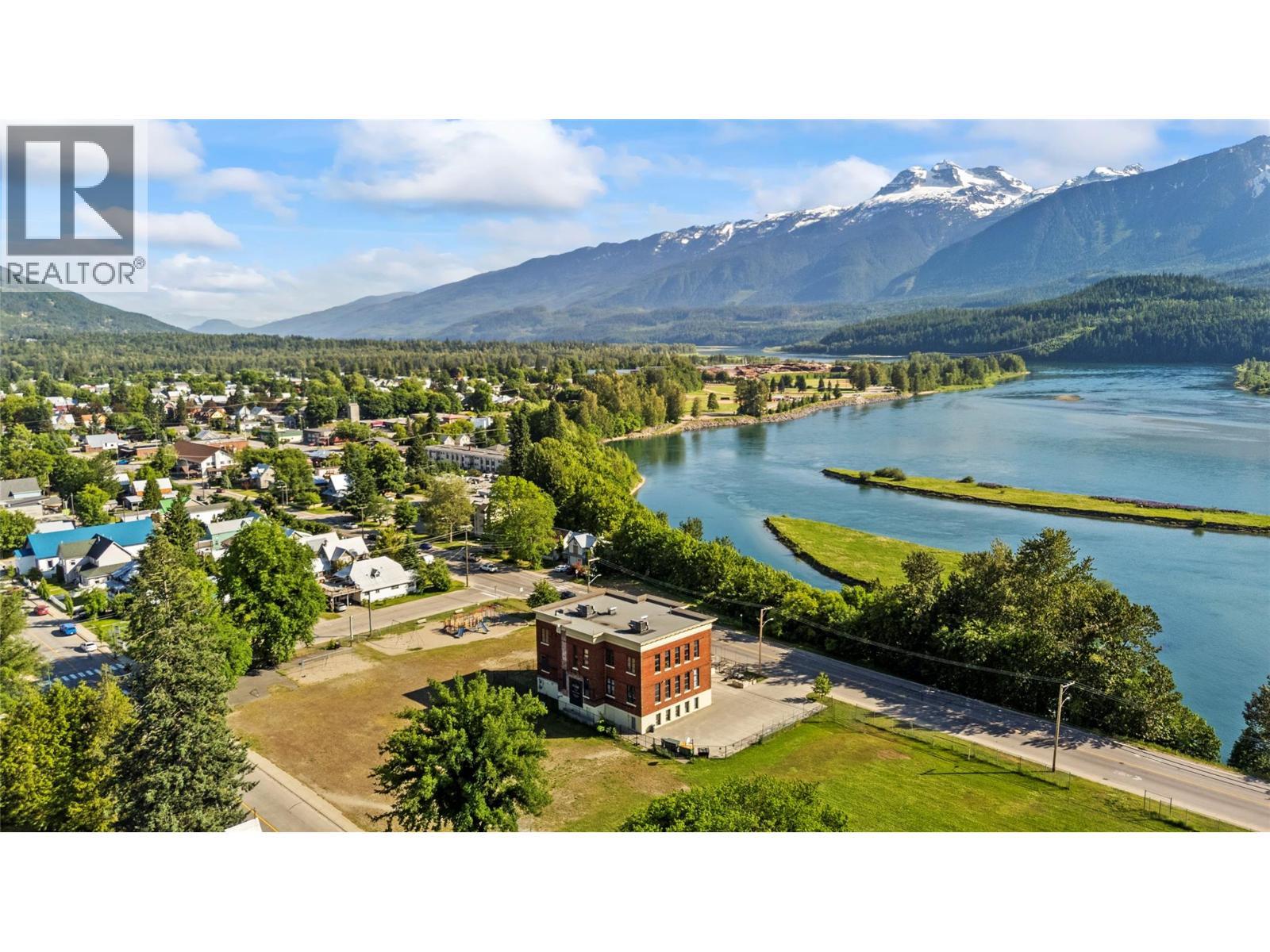 616 Third Street W, Revelstoke, BC