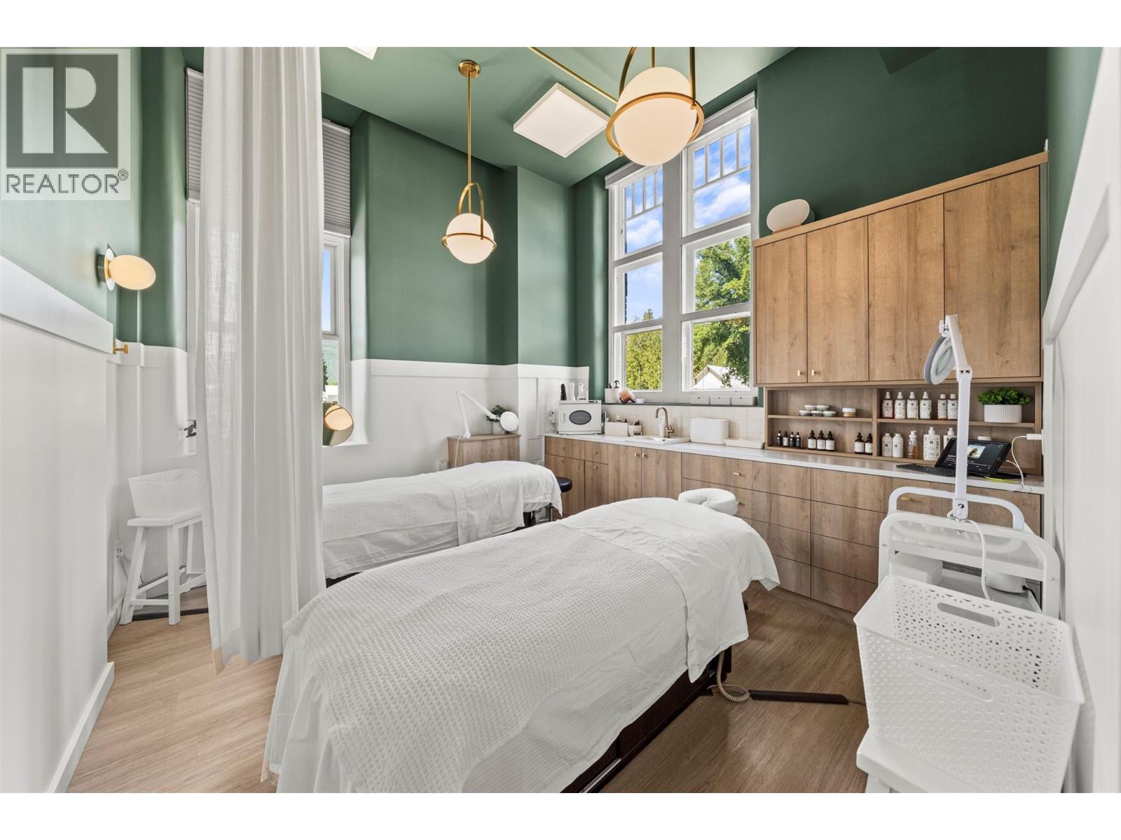 616 Third Street W, Revelstoke, BC