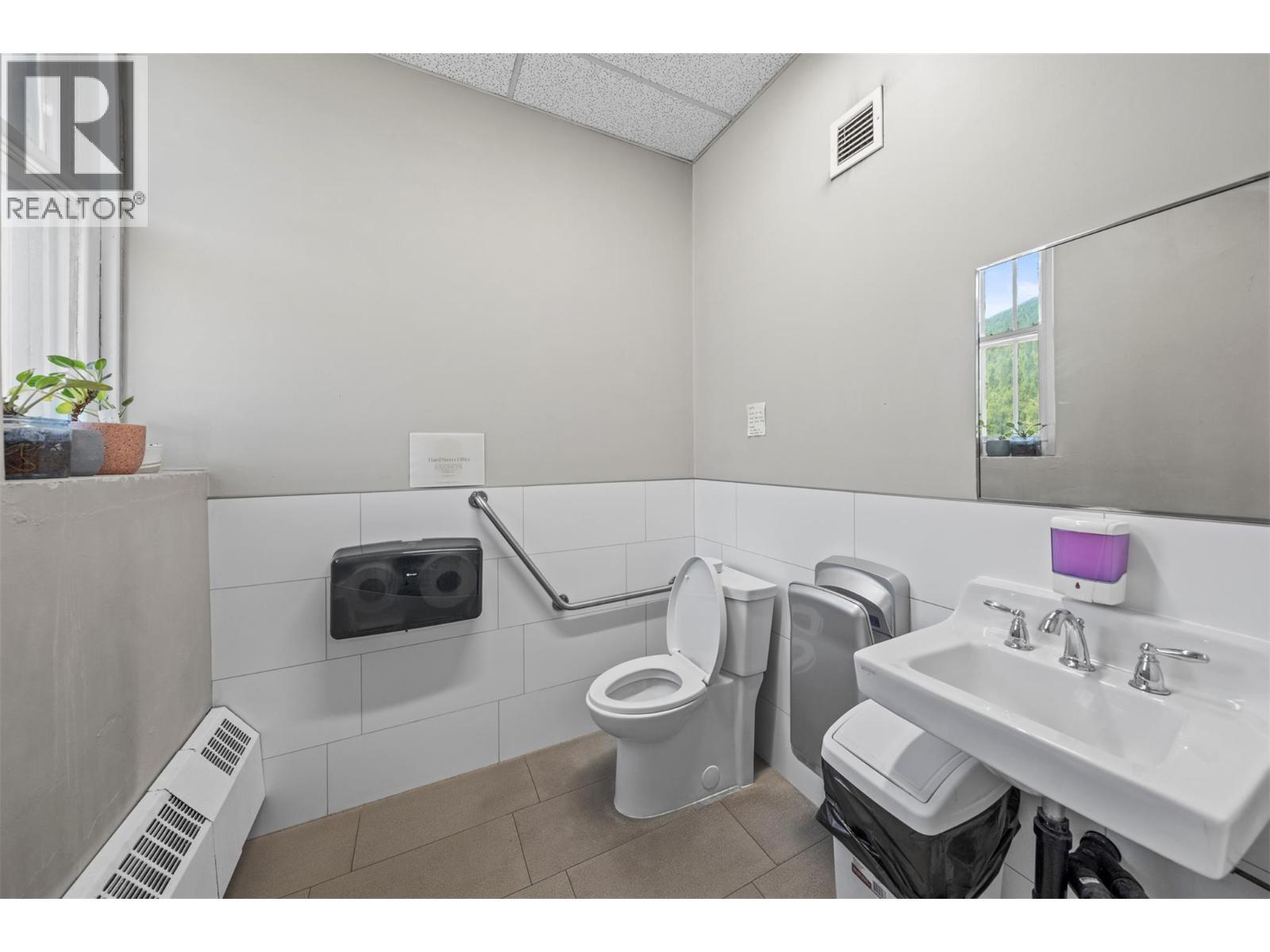 616 Third Street W, Revelstoke, BC