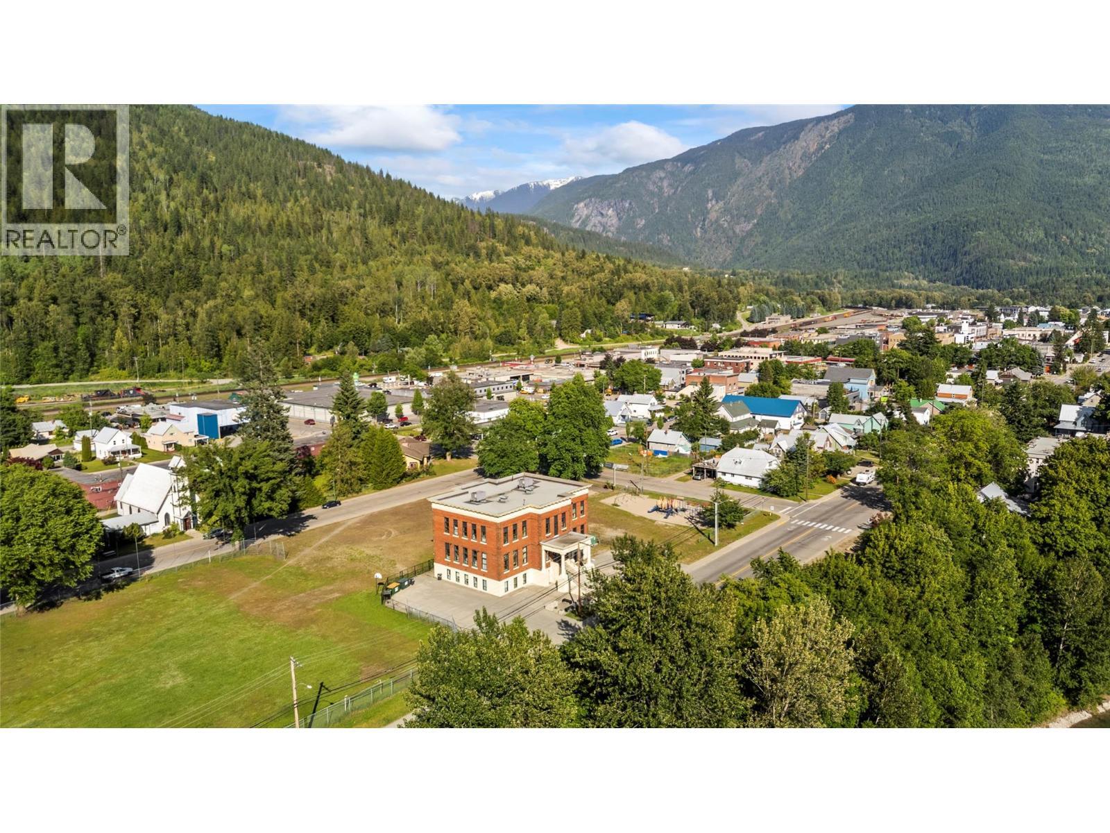 616 Third Street W, Revelstoke, BC