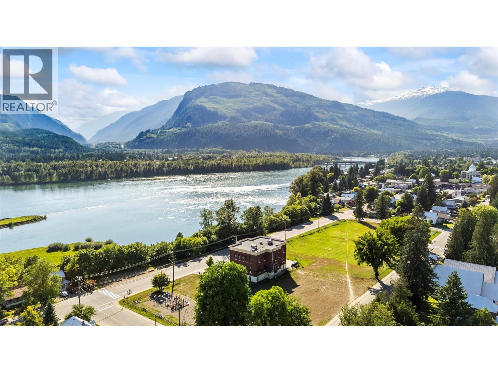 616 Third Street W, Revelstoke, BC