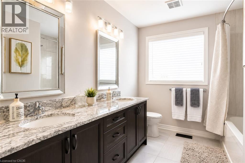 41 Creanona Boulevard, Stoney Creek, ON - Indoor Photo Showing Bathroom