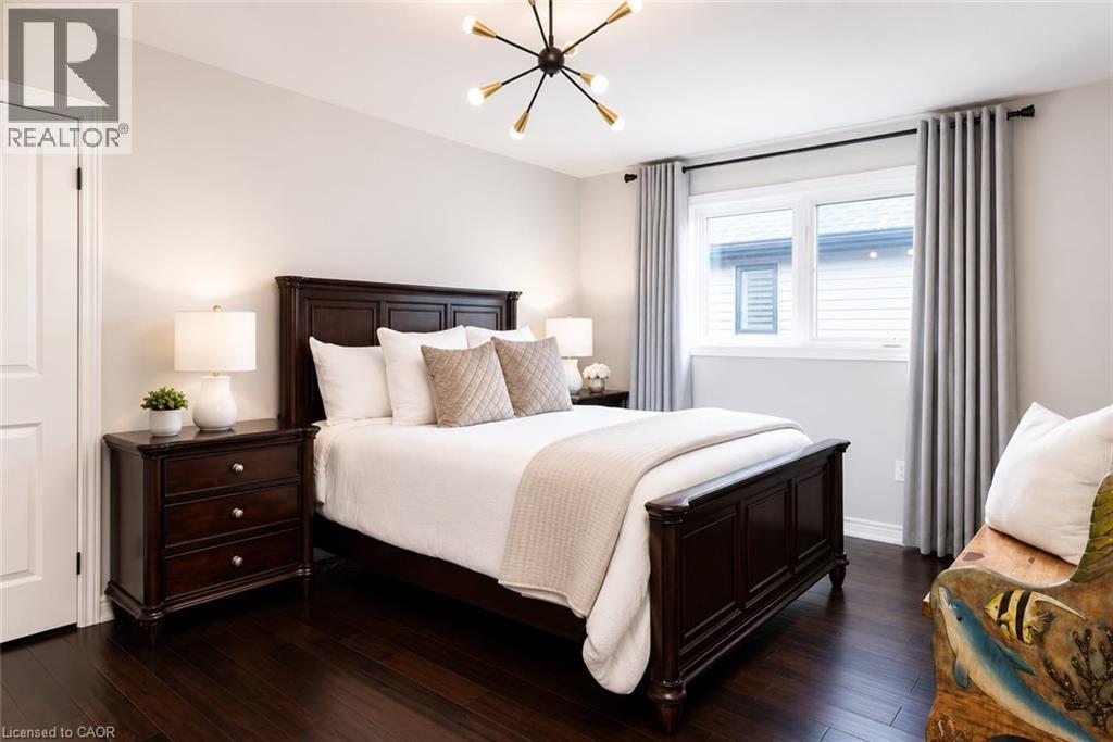 41 Creanona Boulevard, Stoney Creek, ON - Indoor Photo Showing Bedroom