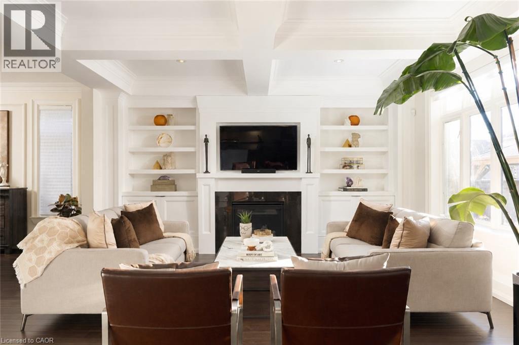 41 Creanona Boulevard, Stoney Creek, ON - Indoor Photo Showing Living Room With Fireplace
