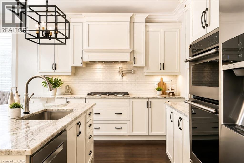 41 Creanona Boulevard, Stoney Creek, ON - Indoor Photo Showing Kitchen With Upgraded Kitchen