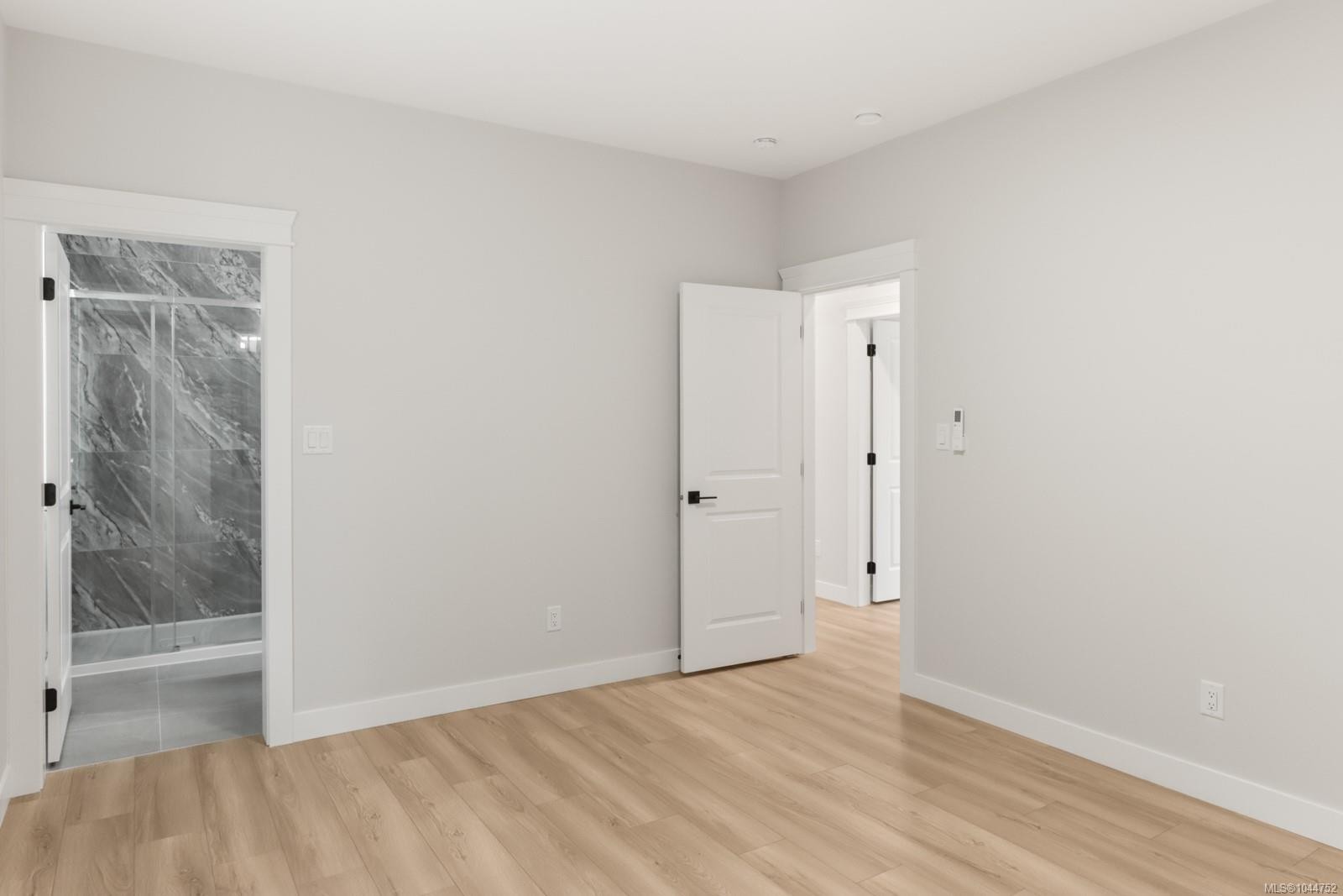 #200-2190 Jingle Pot Rd, Nanaimo, BC