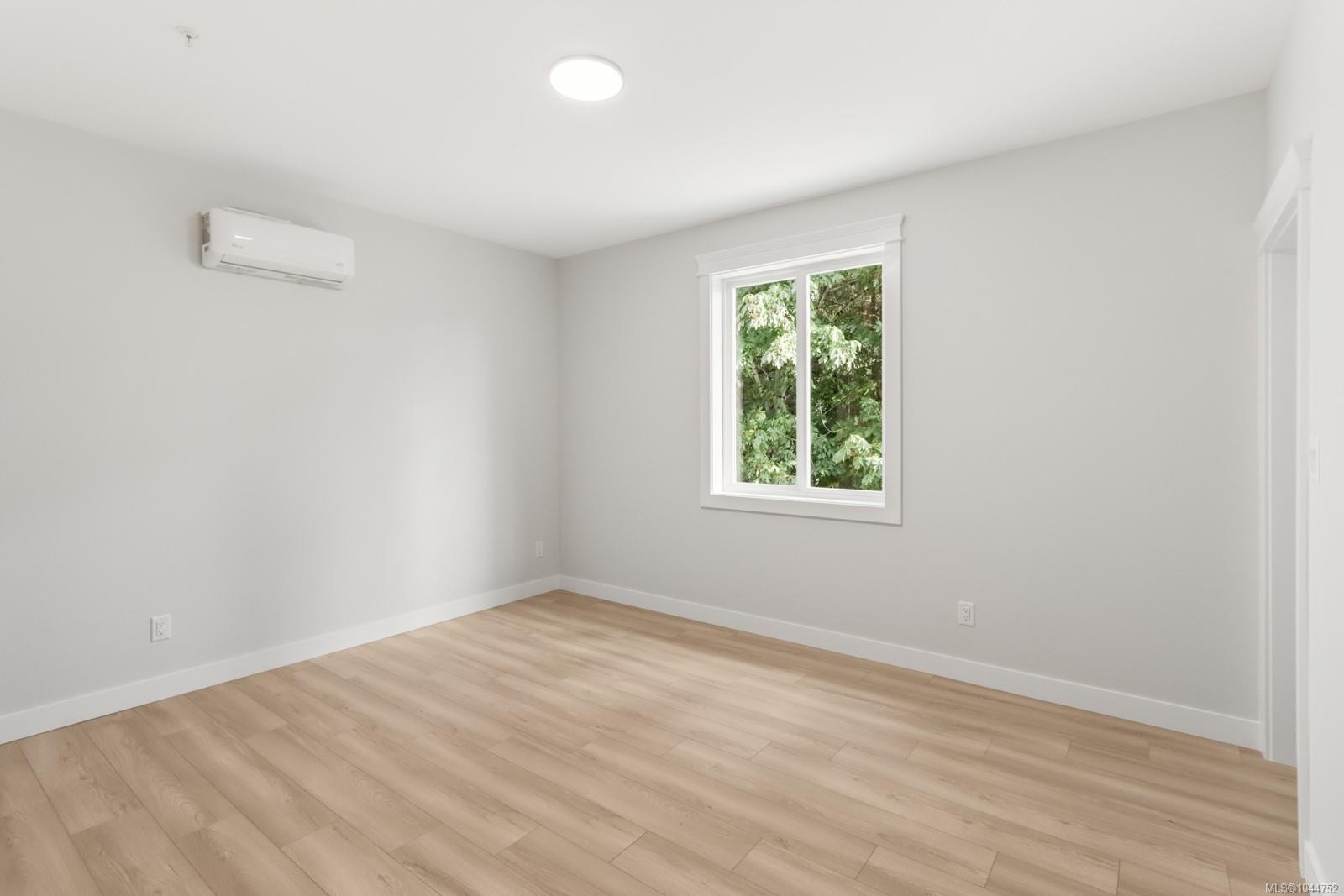 #200-2190 Jingle Pot Rd, Nanaimo, BC
