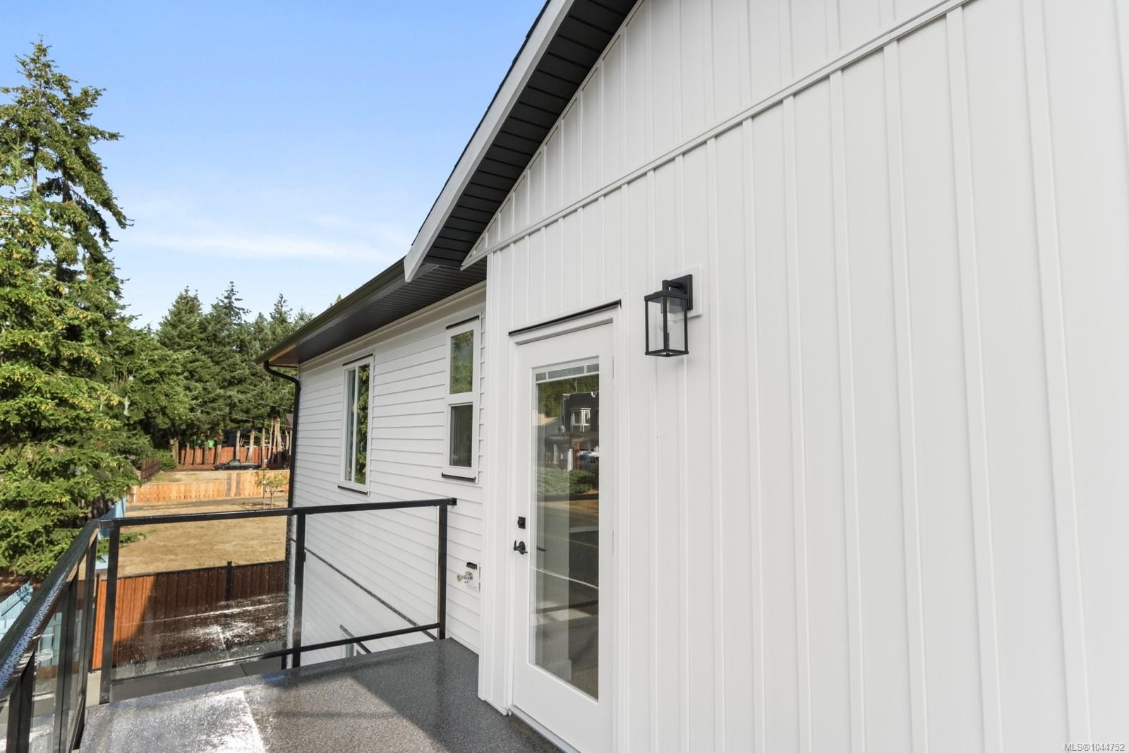 #200-2190 Jingle Pot Rd, Nanaimo, BC