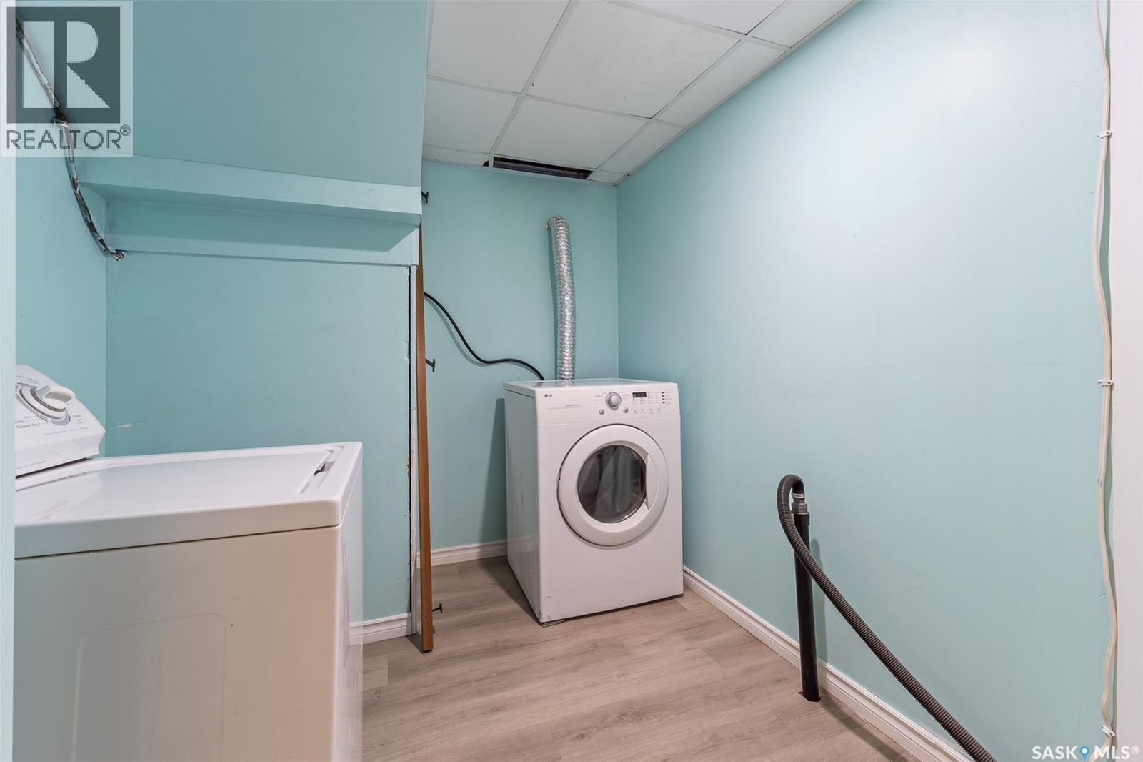 1300 Aberdeen Street, Regina, SK - Indoor Photo Showing Laundry Room
