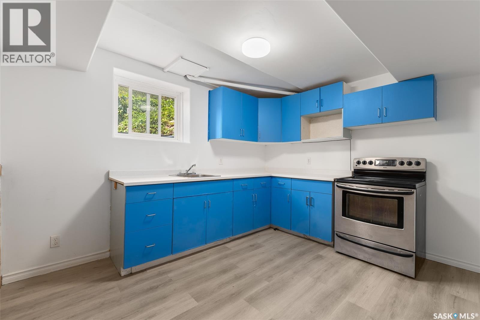 1300 Aberdeen Street, Regina, SK - Indoor Photo Showing Kitchen