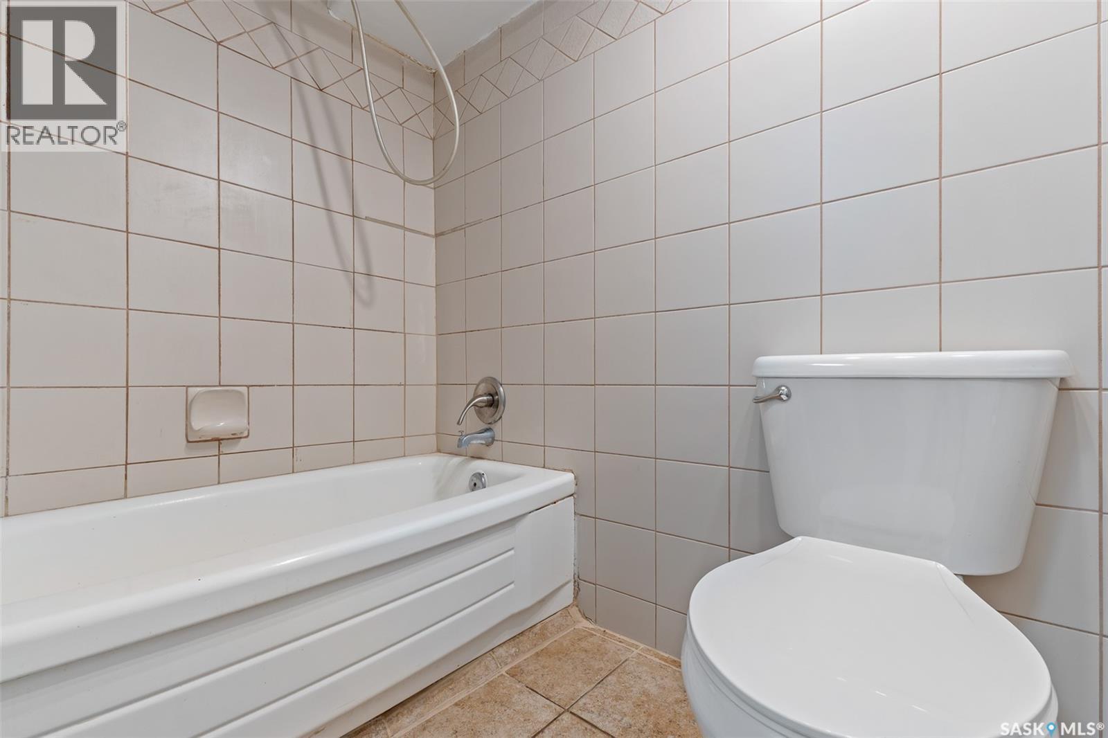 1300 Aberdeen Street, Regina, SK - Indoor Photo Showing Bathroom
