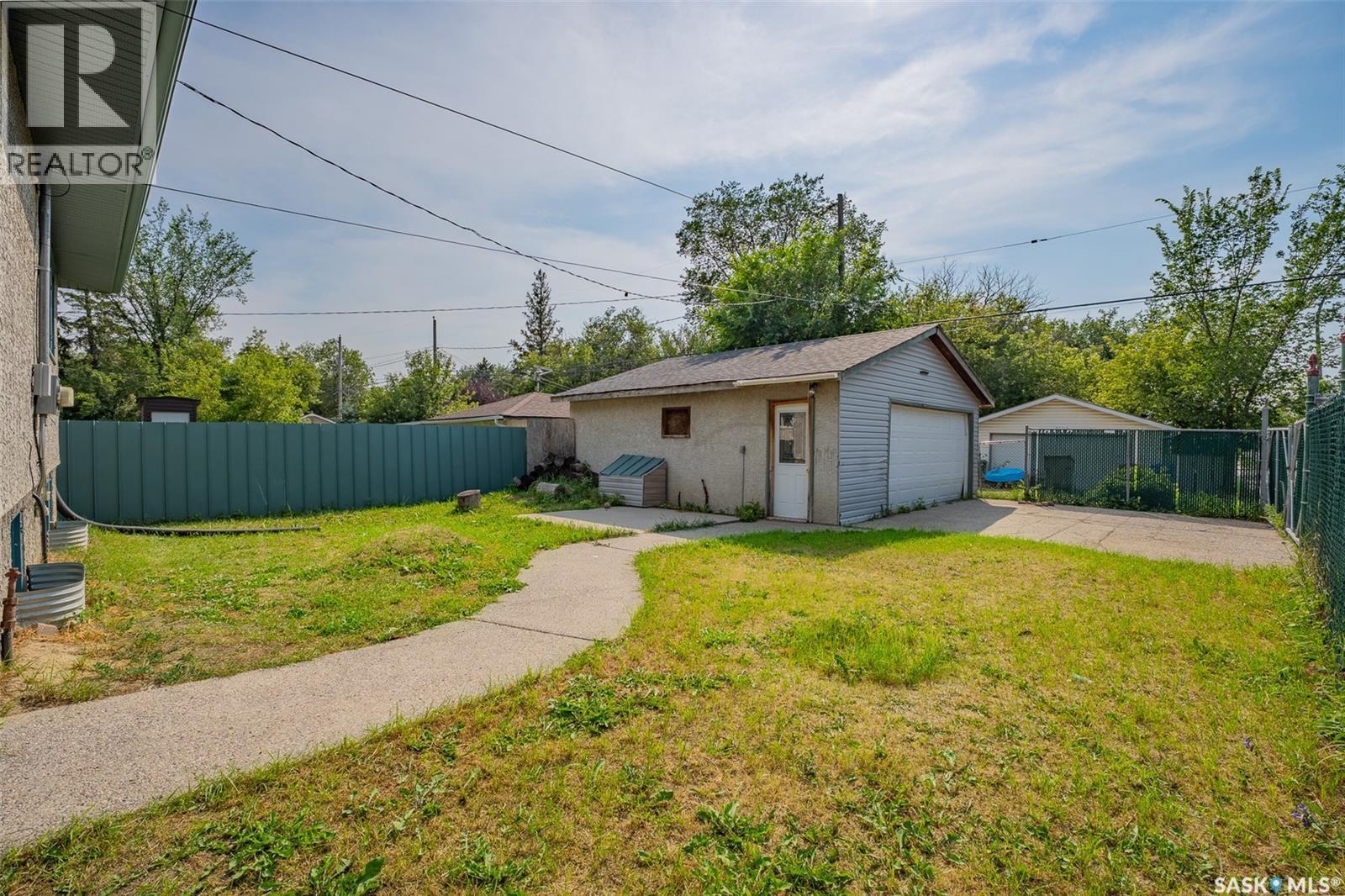 1300 Aberdeen Street, Regina, SK - Outdoor