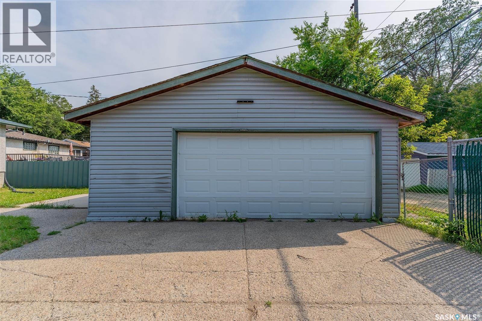 1300 Aberdeen Street, Regina, SK - Outdoor With Exterior