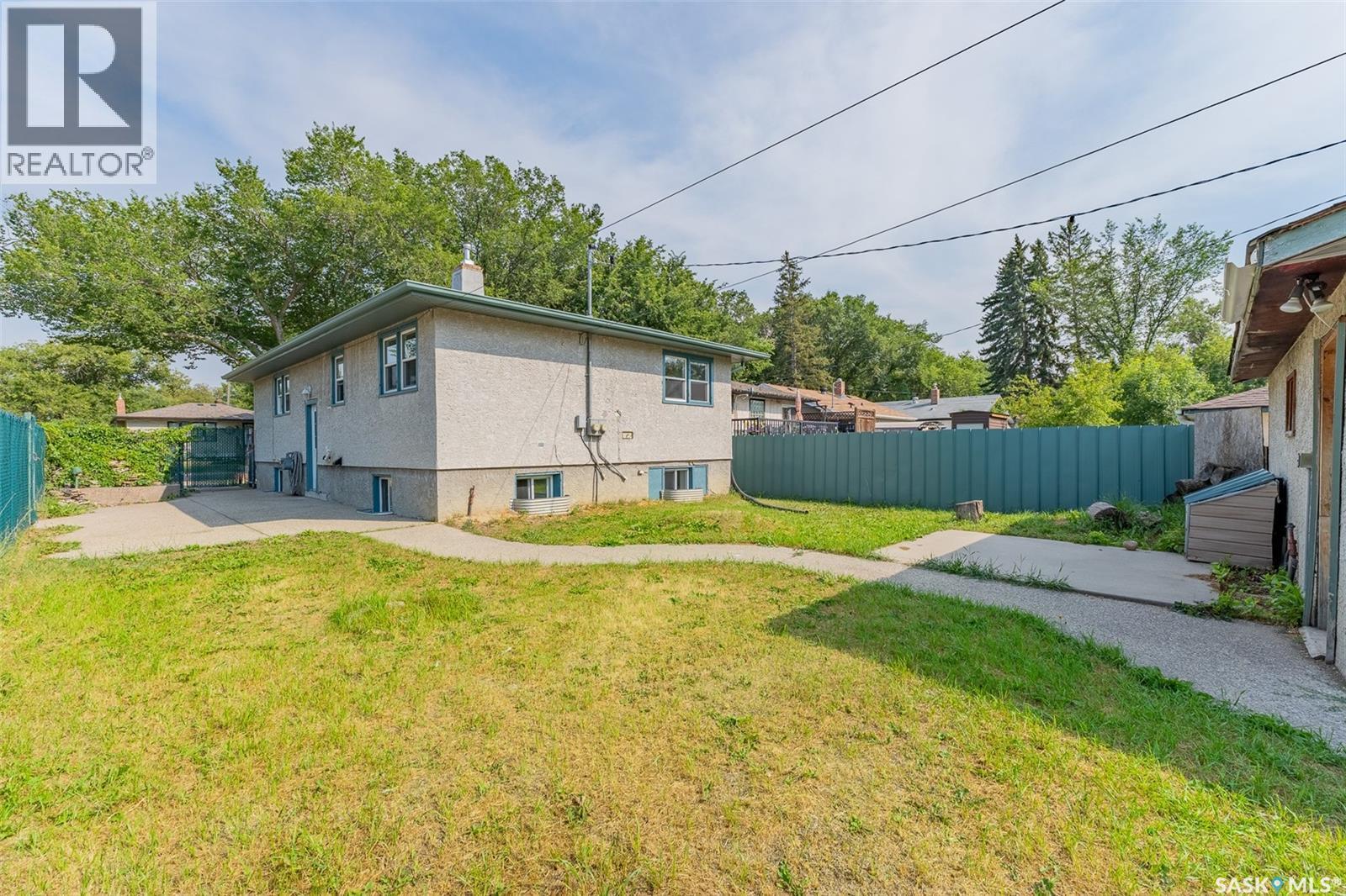 1300 Aberdeen Street, Regina, SK - Outdoor