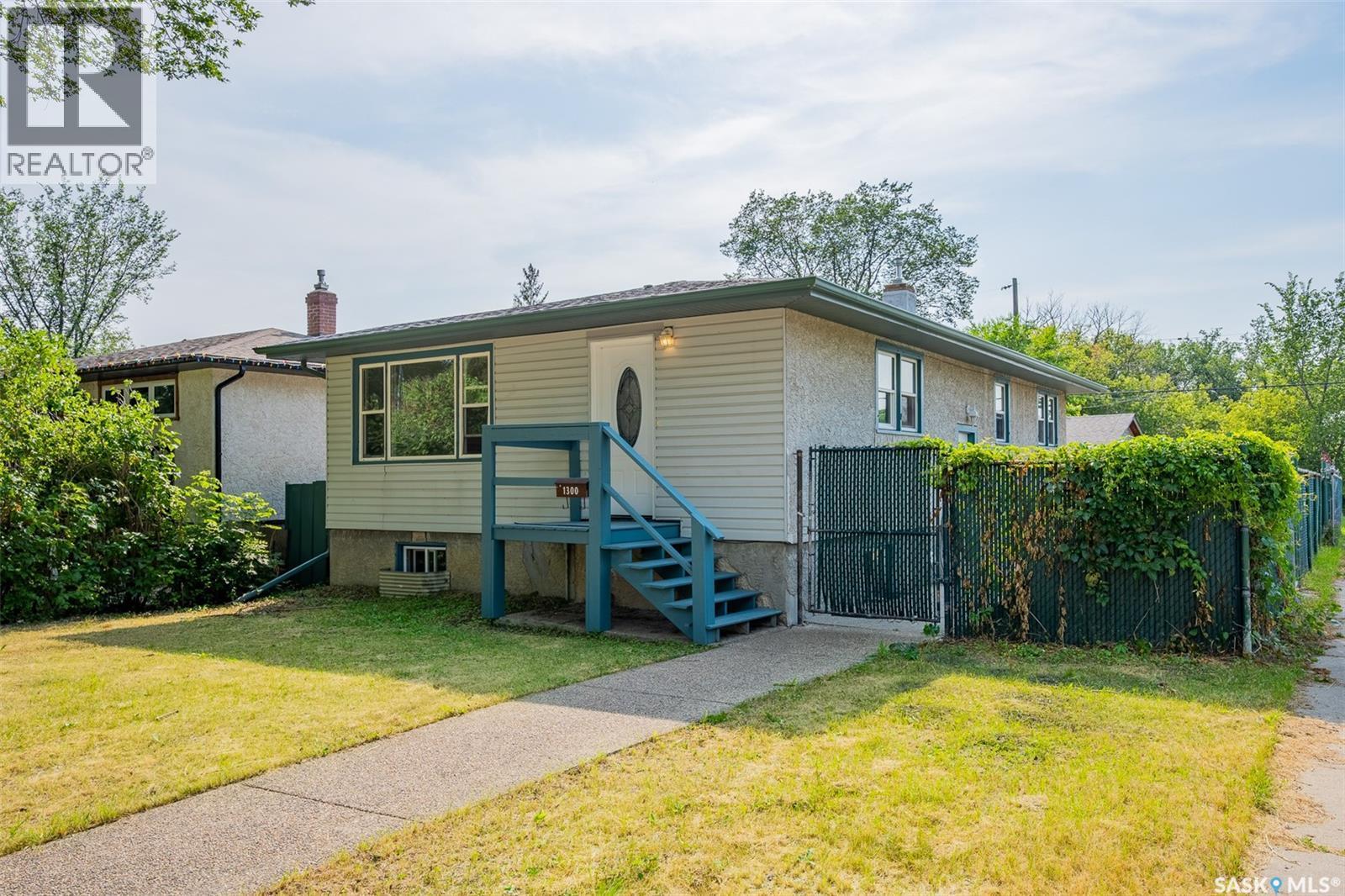 1300 Aberdeen Street, Regina, SK - Outdoor