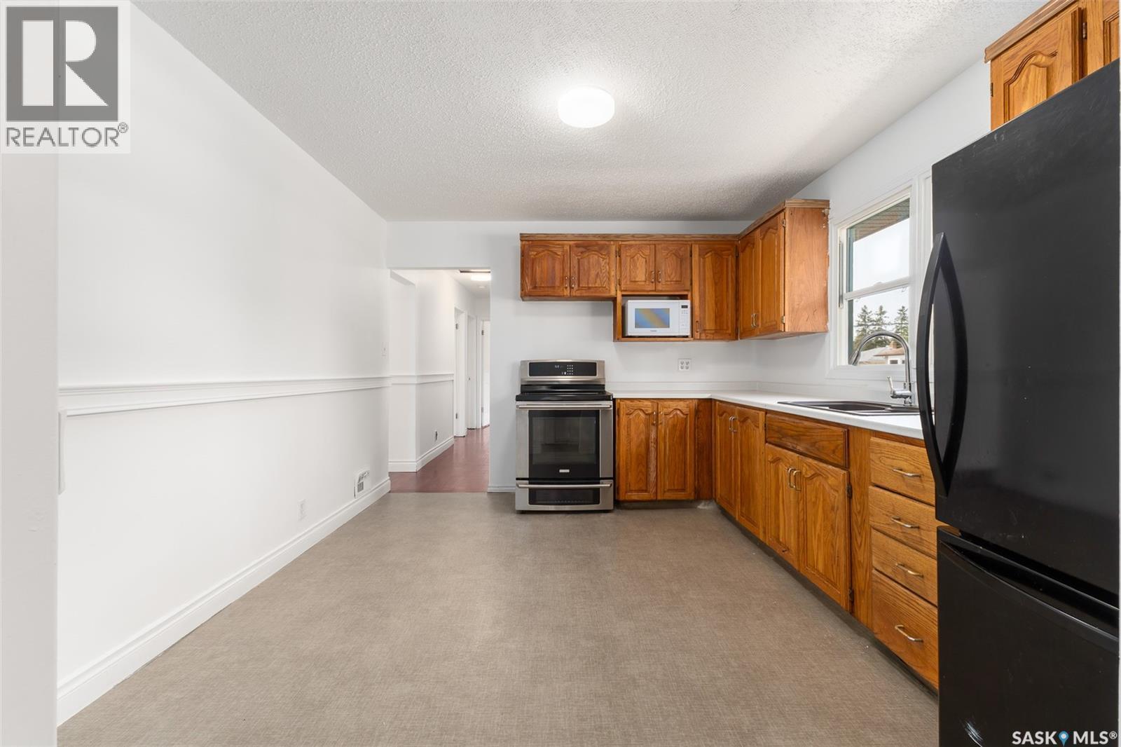 1300 Aberdeen Street, Regina, SK - Indoor Photo Showing Kitchen