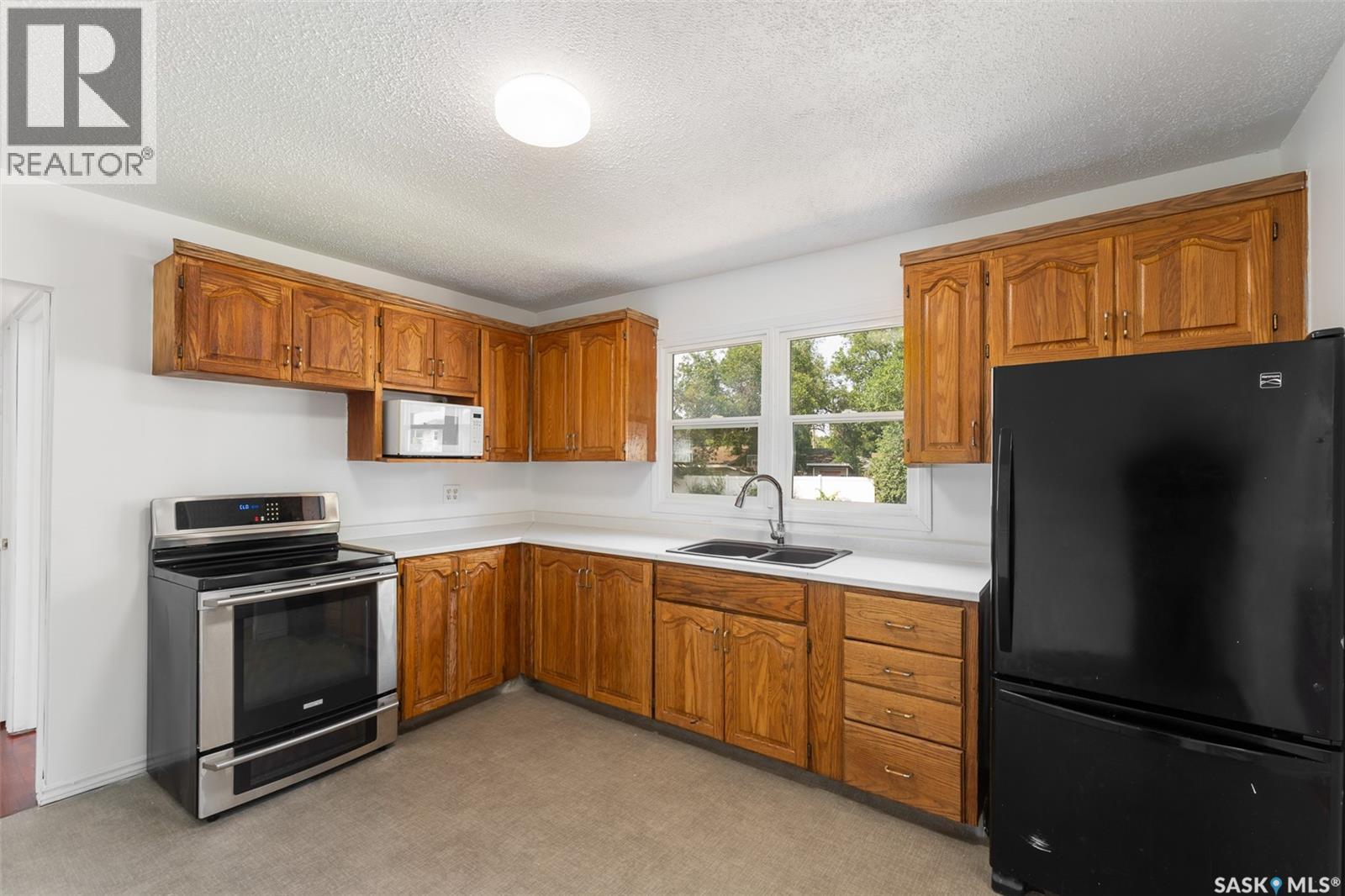 1300 Aberdeen Street, Regina, SK - Indoor Photo Showing Kitchen With Double Sink