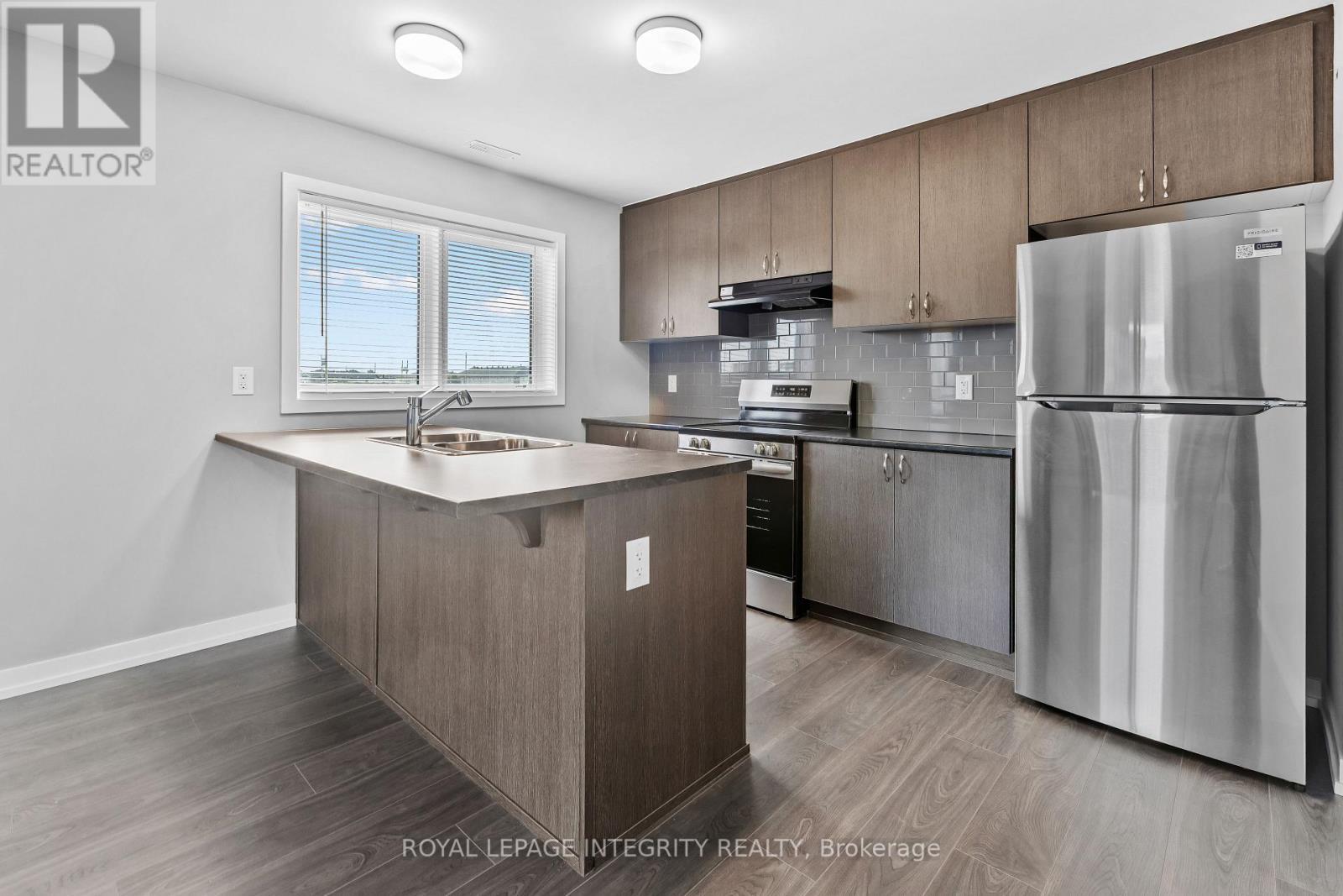 871 Decoeur Drive, Ottawa, ON - Indoor Photo Showing Kitchen With Stainless Steel Kitchen With Double Sink