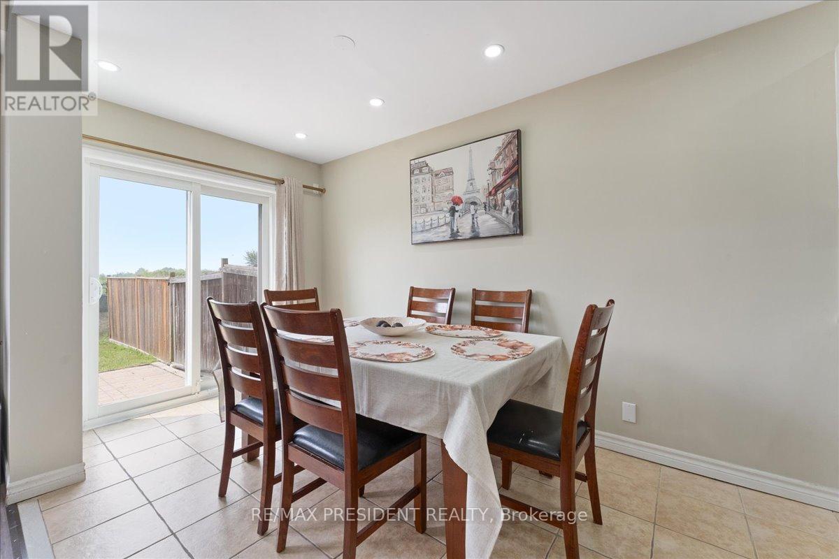 285 Southbrook Drive, Hamilton, ON - Indoor Photo Showing Dining Room