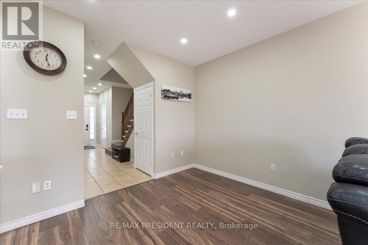285 Southbrook Drive, Hamilton, ON - Indoor Photo Showing Other Room