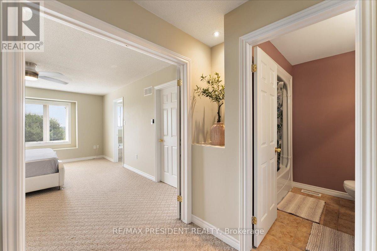 285 Southbrook Drive, Hamilton, ON - Indoor Photo Showing Other Room