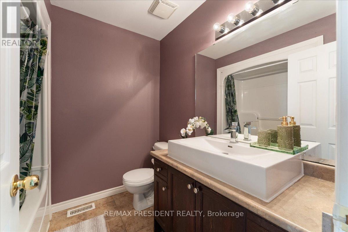 285 Southbrook Drive, Hamilton, ON - Indoor Photo Showing Bathroom