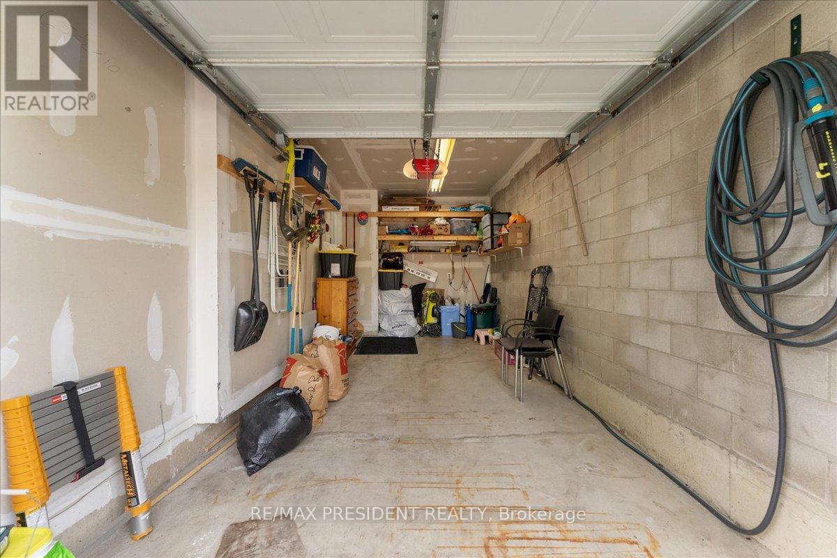 285 Southbrook Drive, Hamilton, ON - Indoor Photo Showing Garage