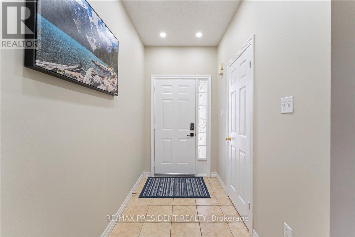 285 Southbrook Drive, Hamilton, ON - Indoor Photo Showing Other Room