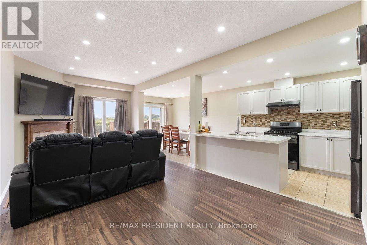 285 Southbrook Drive, Hamilton, ON - Indoor Photo Showing Other Room