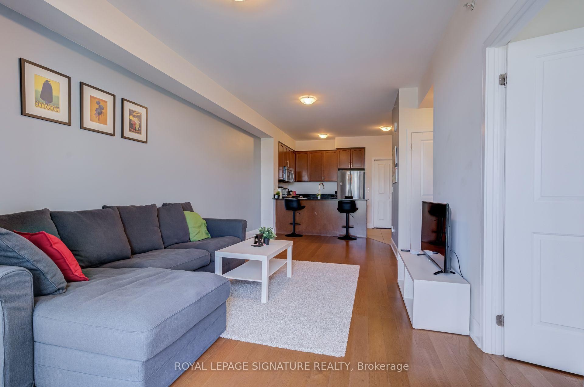506-144 Park Street, Waterloo, ON - Indoor Photo Showing Living Room