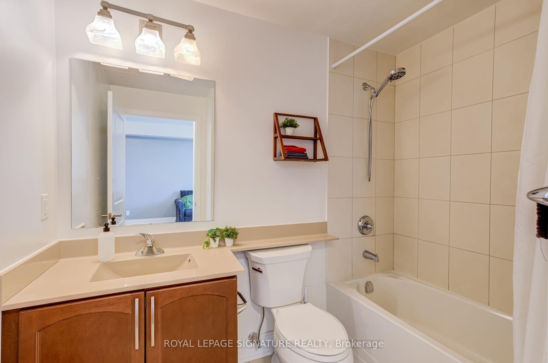 506-144 Park Street, Waterloo, ON - Indoor Photo Showing Bathroom