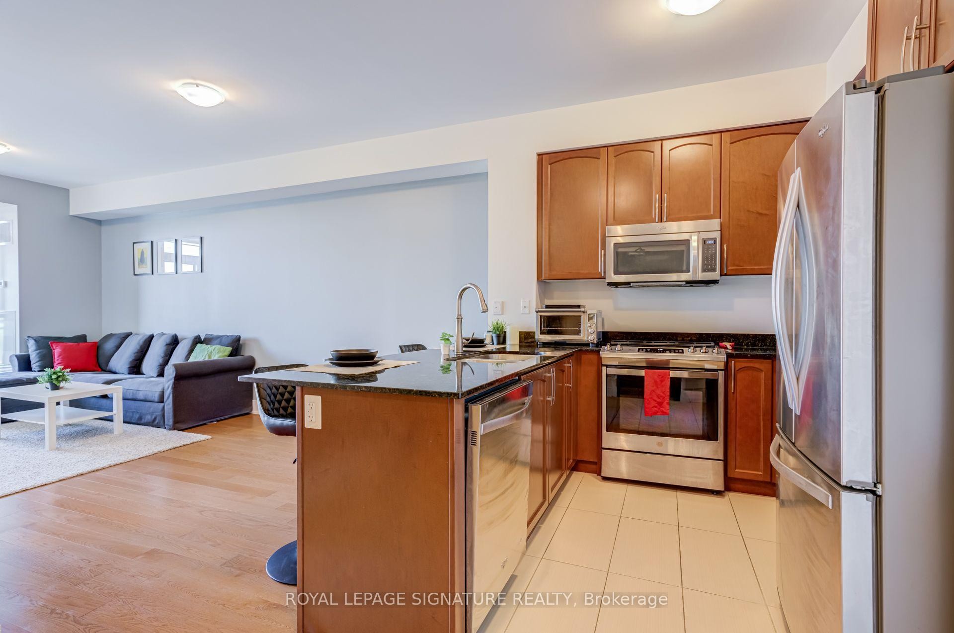 506-144 Park Street, Waterloo, ON - Indoor Photo Showing Kitchen