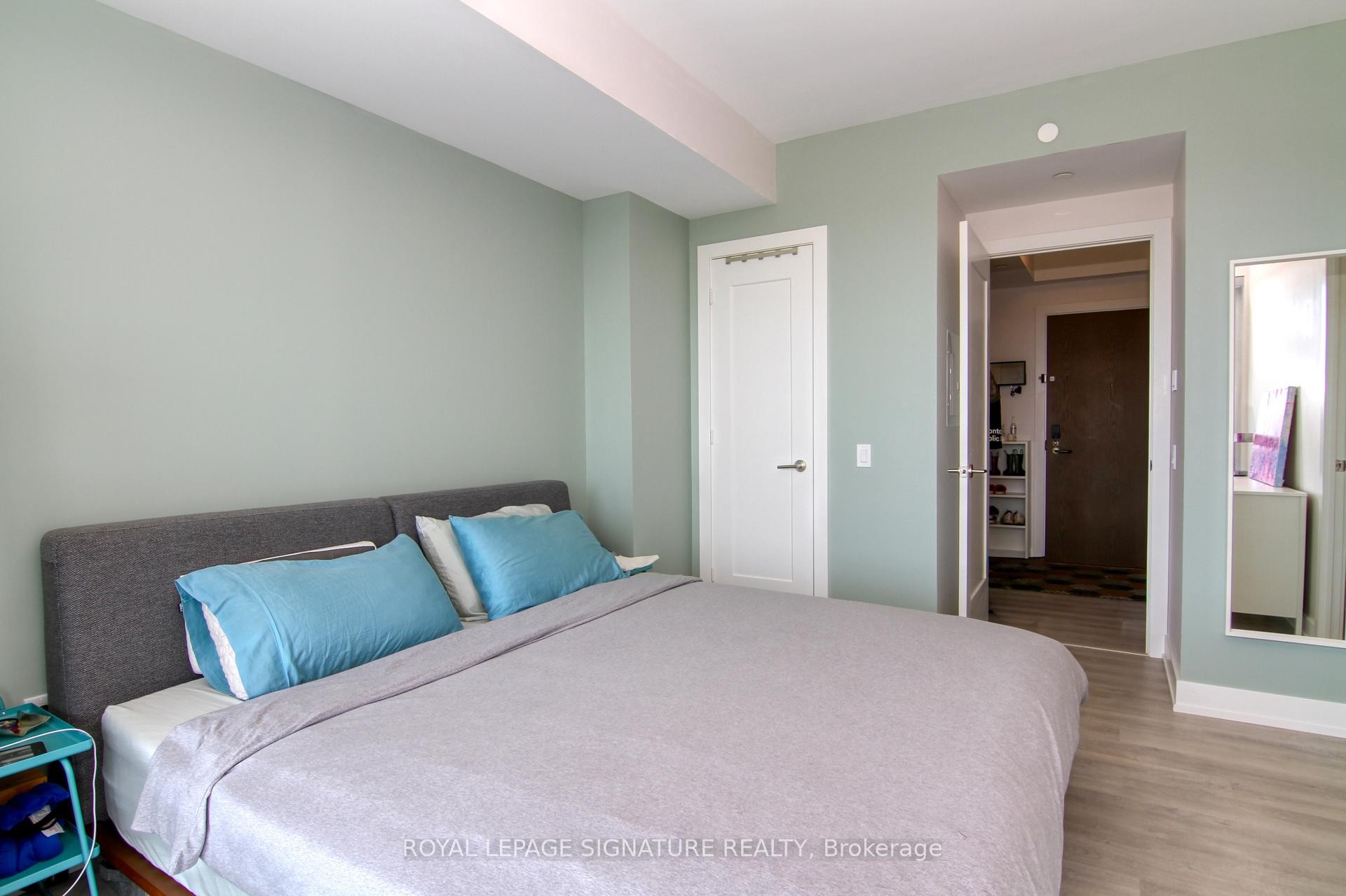 2009-30 Inn On The Park Drive, Toronto, ON - Indoor Photo Showing Bedroom