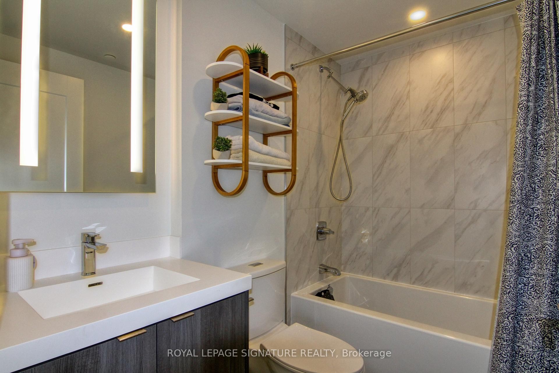 2009-30 Inn On The Park Drive, Toronto, ON - Indoor Photo Showing Bathroom