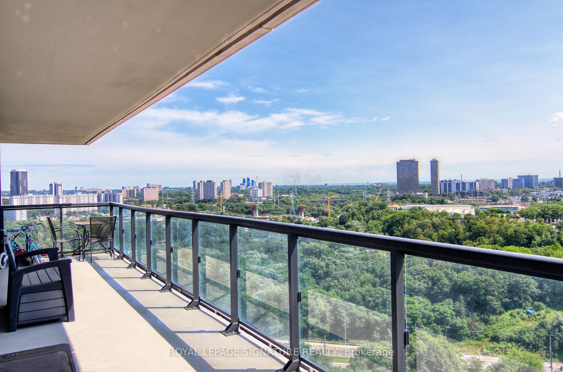 2009-30 Inn On The Park Drive, Toronto, ON - Outdoor With View With Exterior