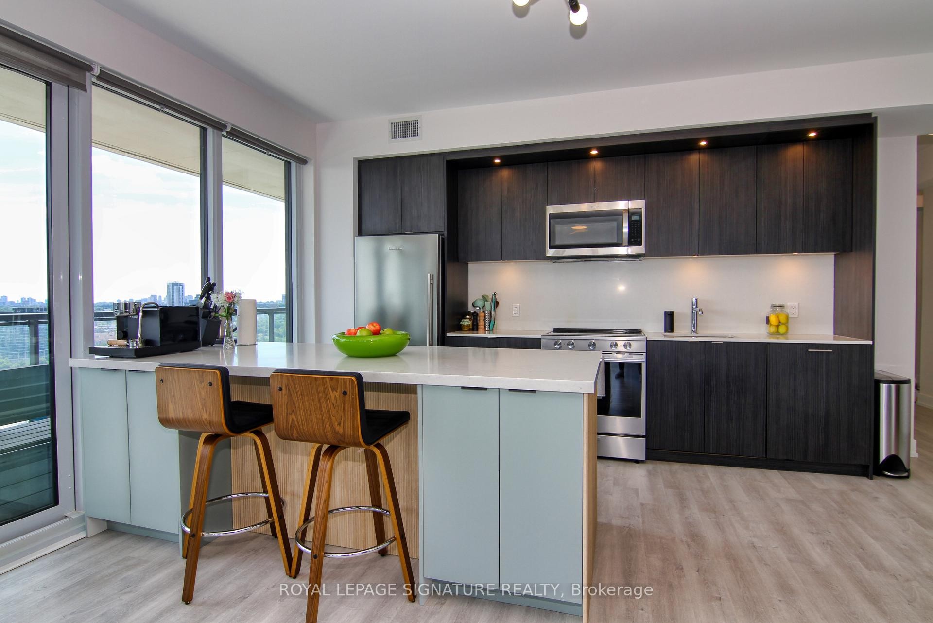 2009-30 Inn On The Park Drive, Toronto, ON - Indoor Photo Showing Kitchen With Stainless Steel Kitchen With Upgraded Kitchen
