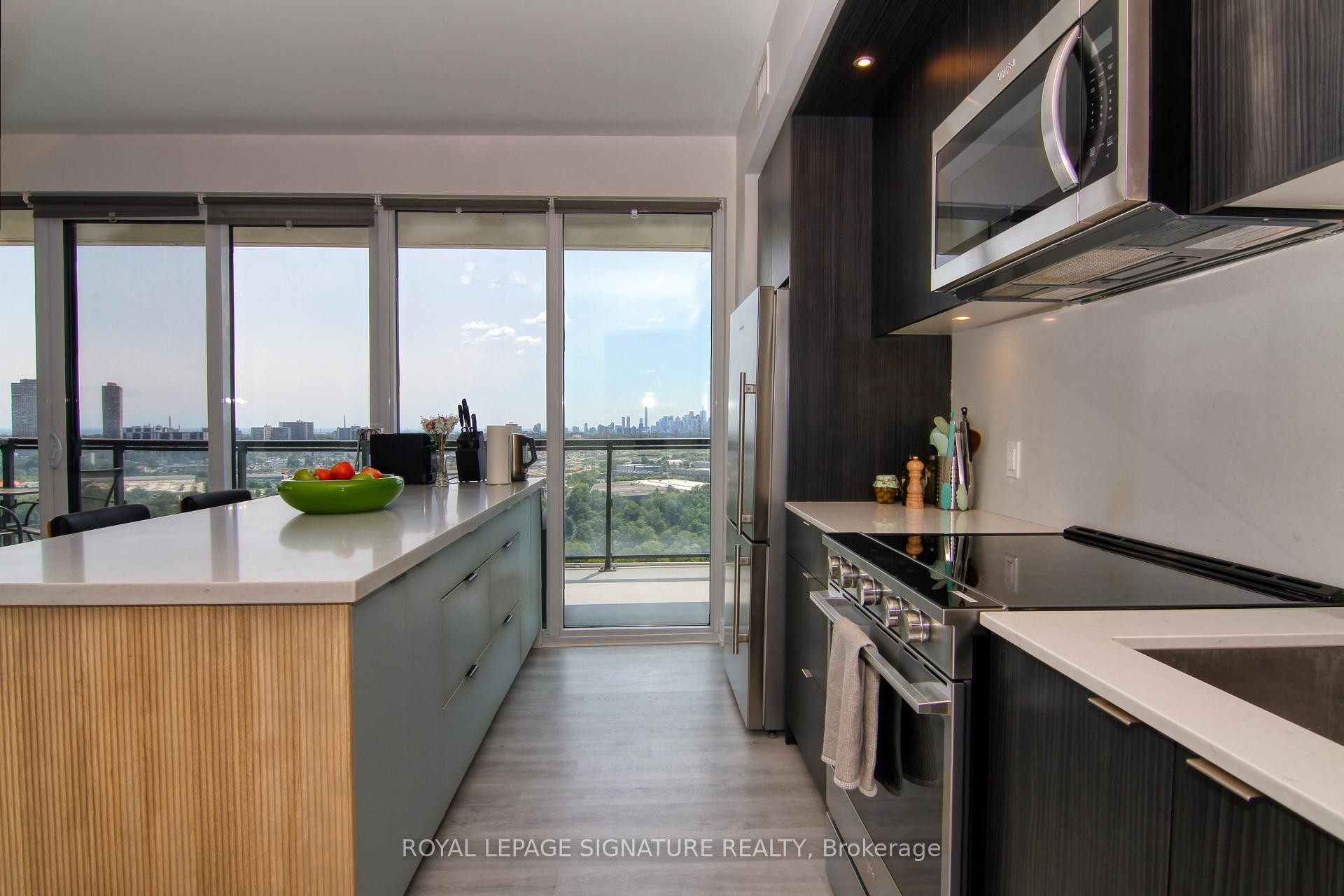 2009-30 Inn On The Park Drive, Toronto, ON - Indoor Photo Showing Kitchen