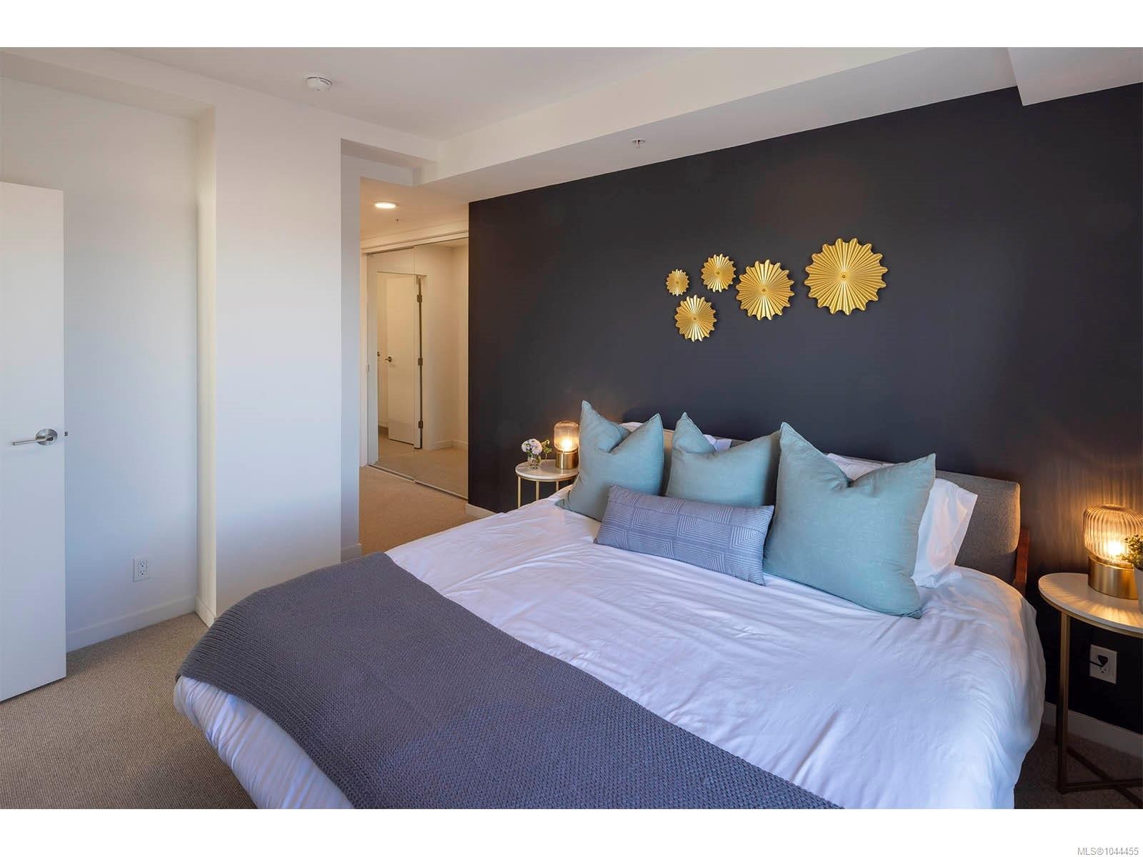 #502-1033 Cook St, Victoria, BC - Indoor Photo Showing Bedroom