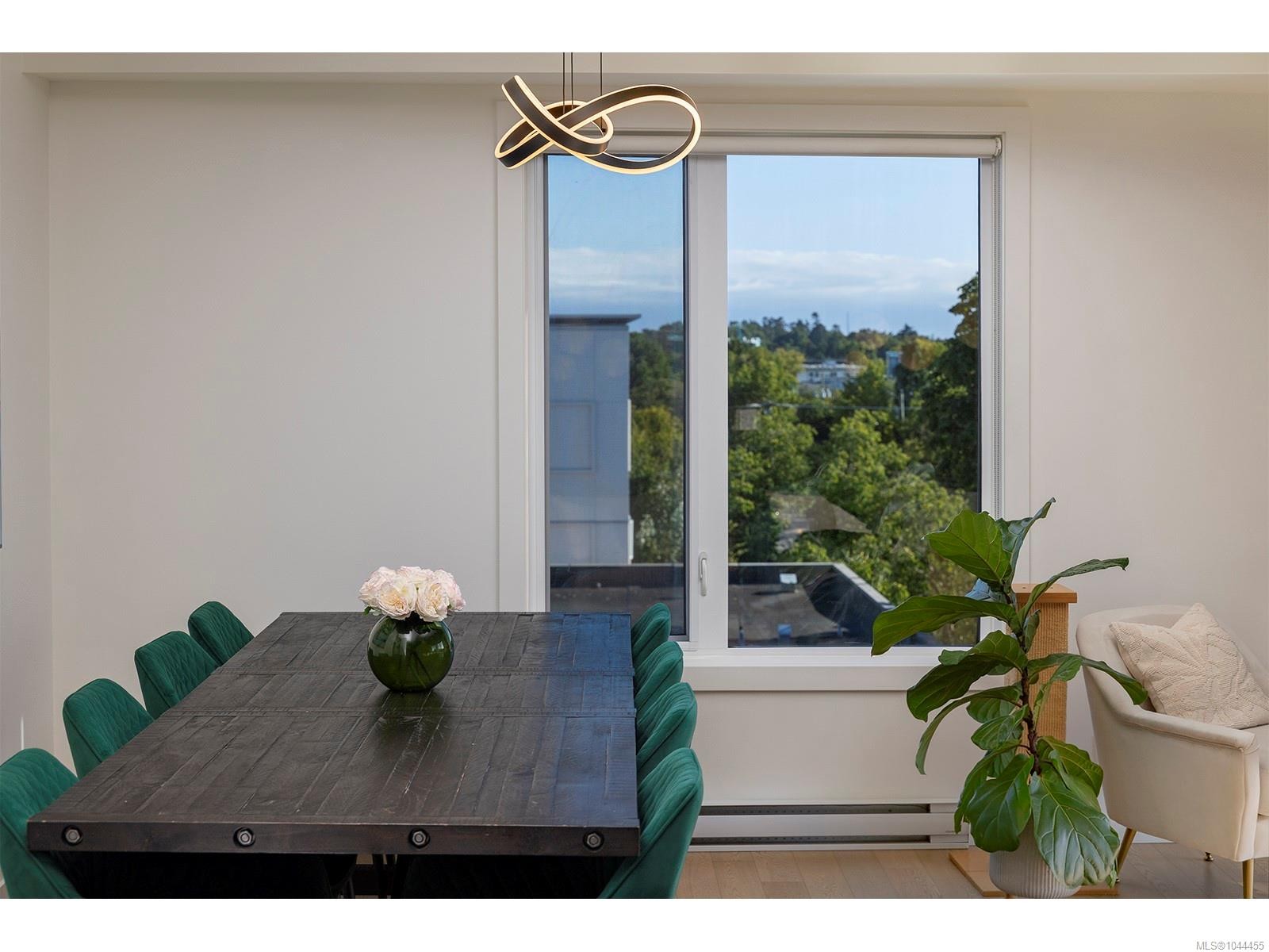 #502-1033 Cook St, Victoria, BC - Indoor Photo Showing Dining Room