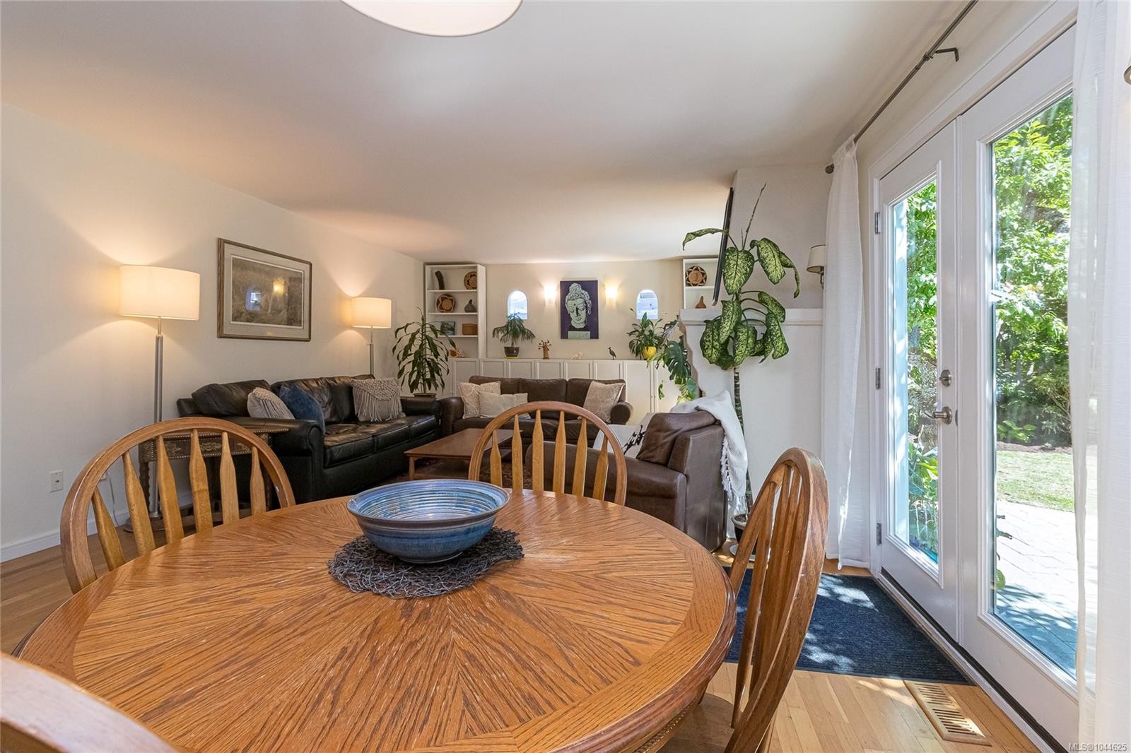 #B-1601 Haultain St, Victoria, BC - Indoor Photo Showing Dining Room