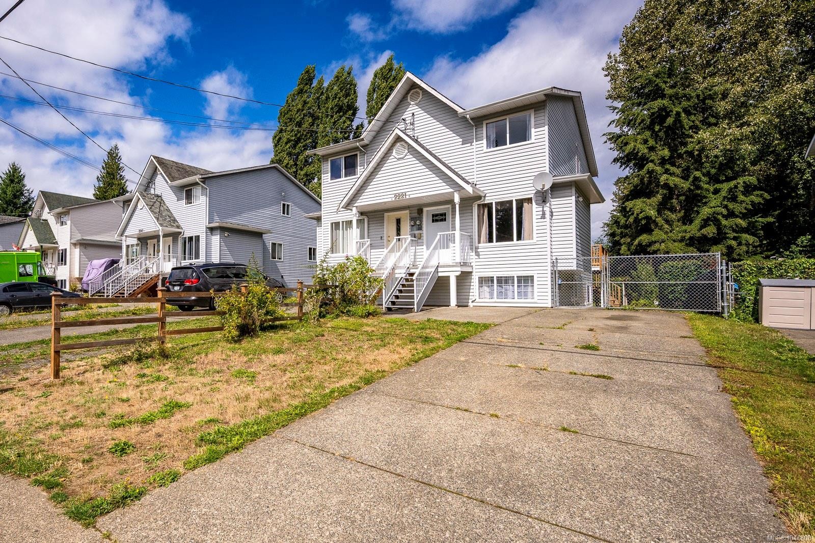 #B-2221 Embleton Cres, Courtenay, BC - Outdoor With Facade
