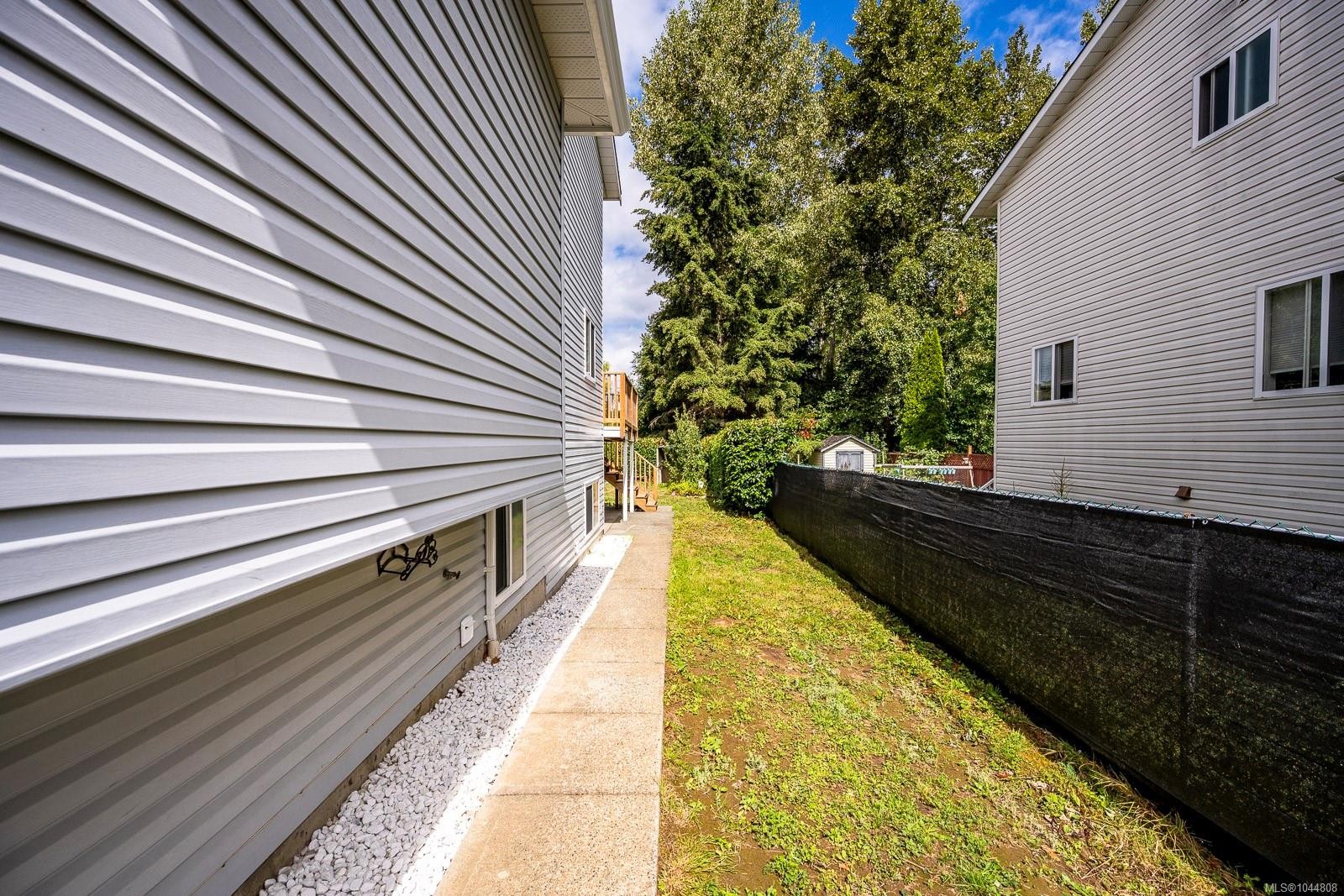 #B-2221 Embleton Cres, Courtenay, BC - Outdoor With Exterior