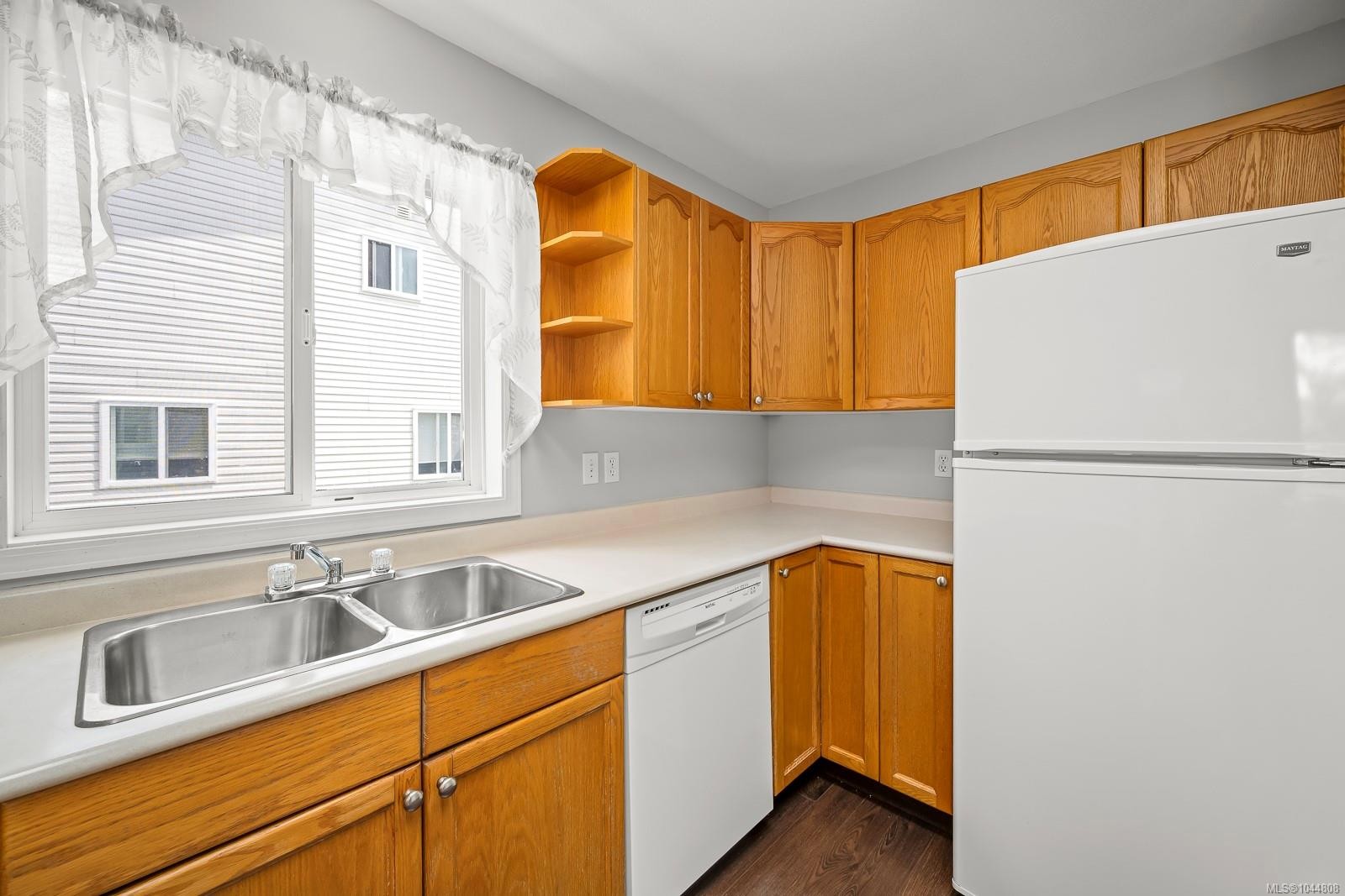 #B-2221 Embleton Cres, Courtenay, BC - Indoor Photo Showing Kitchen With Double Sink