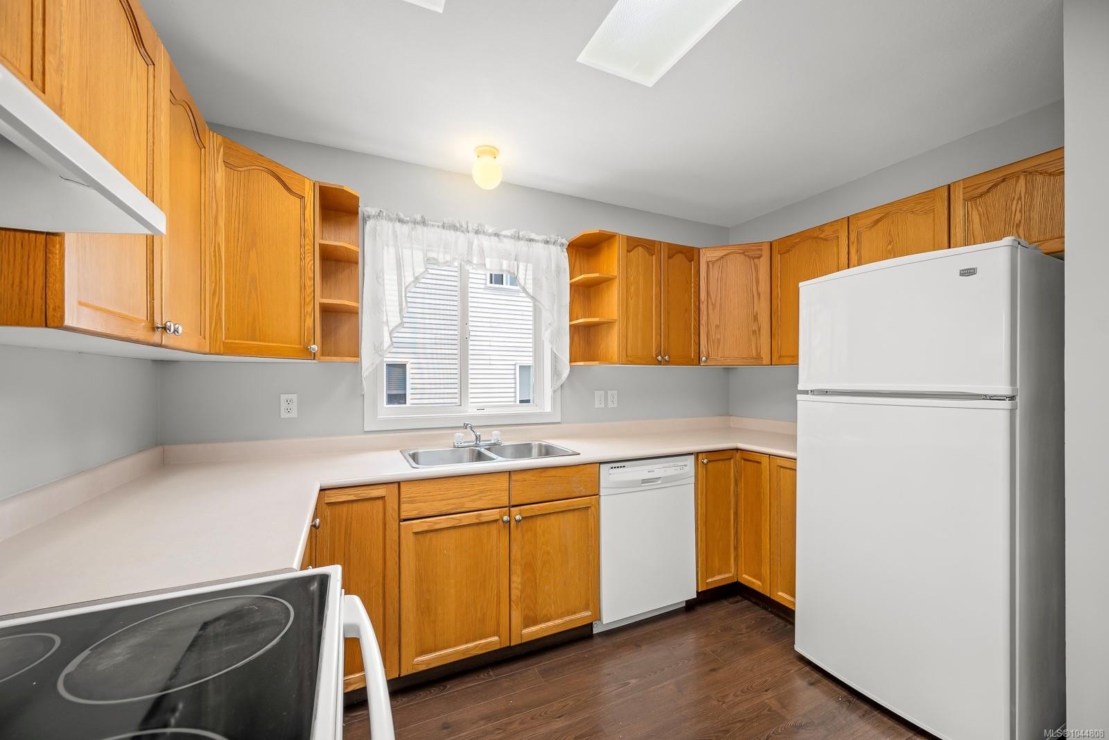 #B-2221 Embleton Cres, Courtenay, BC - Indoor Photo Showing Kitchen With Double Sink